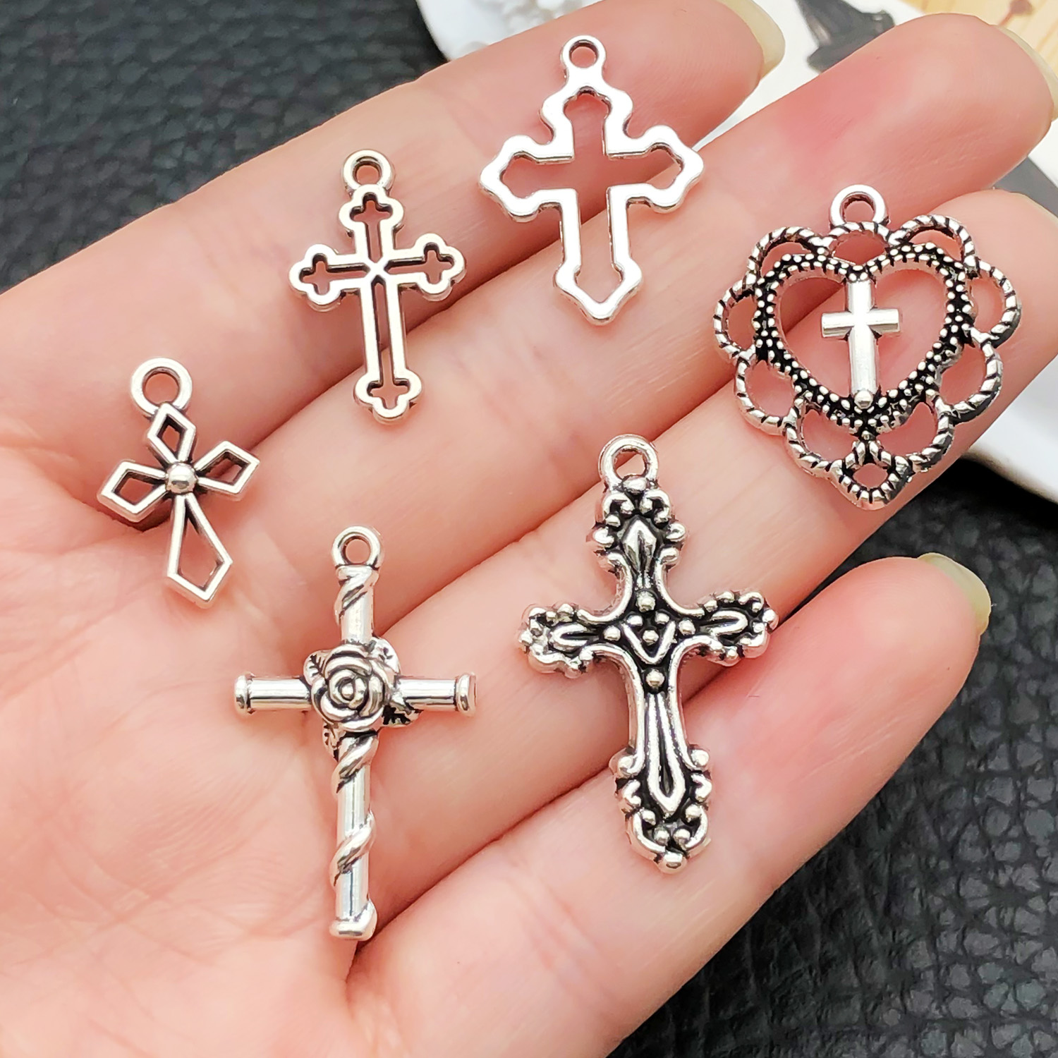 52pcs Assorted Cross Pendants  - Jewelry Making Course 评论和价格