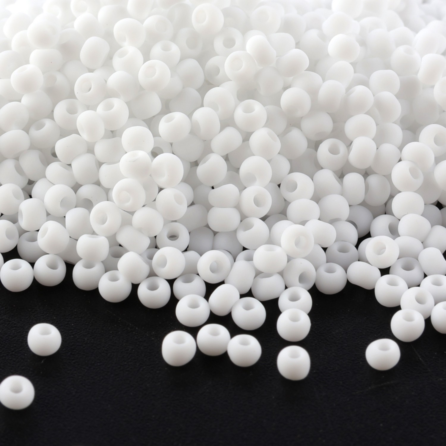 Domestic Matte Black and White - Seed Bead Tube 评论和价格